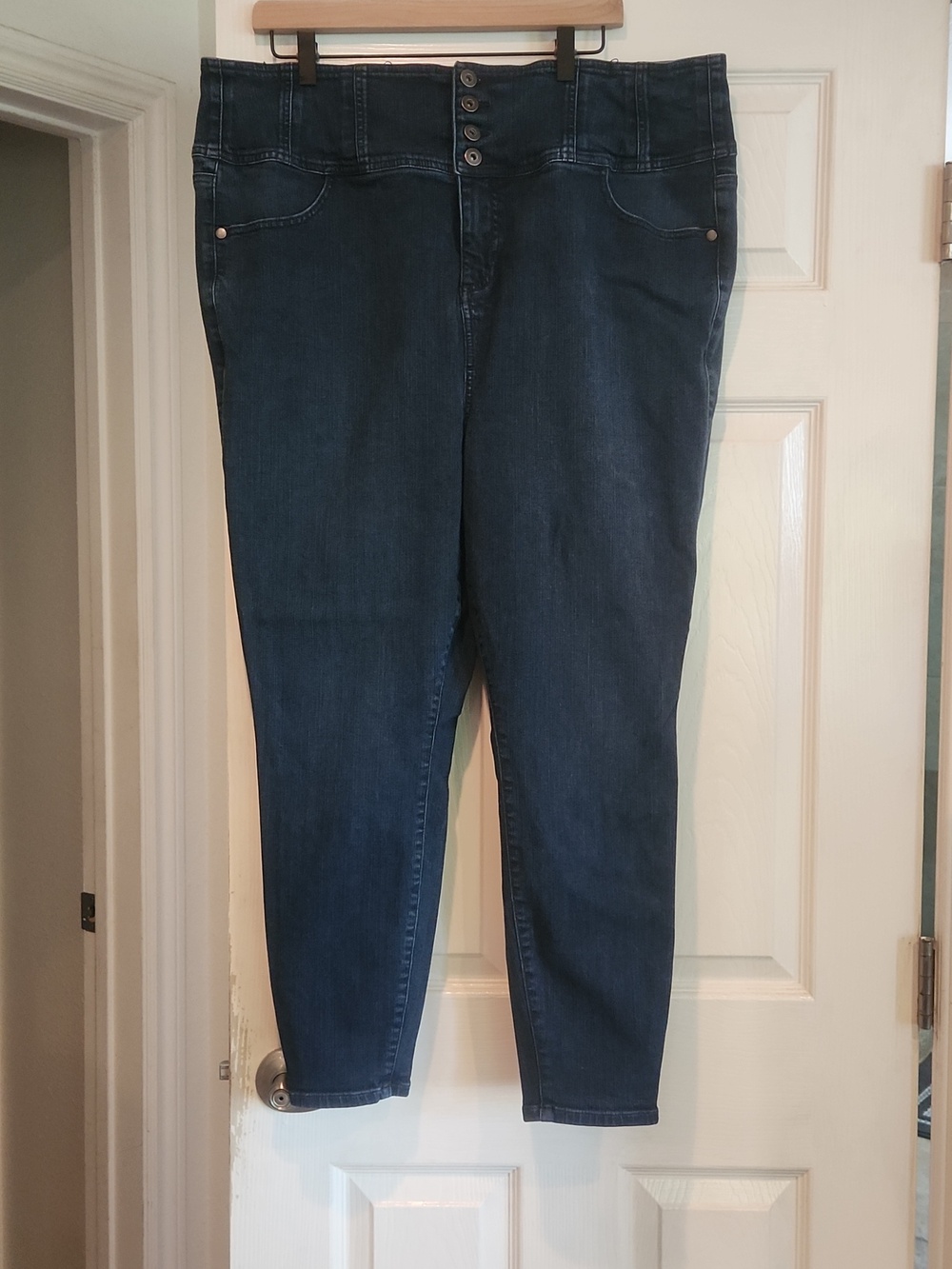NWOT Torrid Sz 22 Regular Wide Band Button Skinny Jeans Stretch